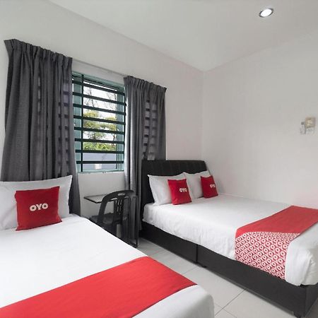 Oyo 91089 Motel Fasa 2B Seri Manjung Kültér fotó
