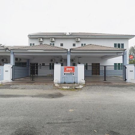 Oyo 91089 Motel Fasa 2B Seri Manjung Kültér fotó