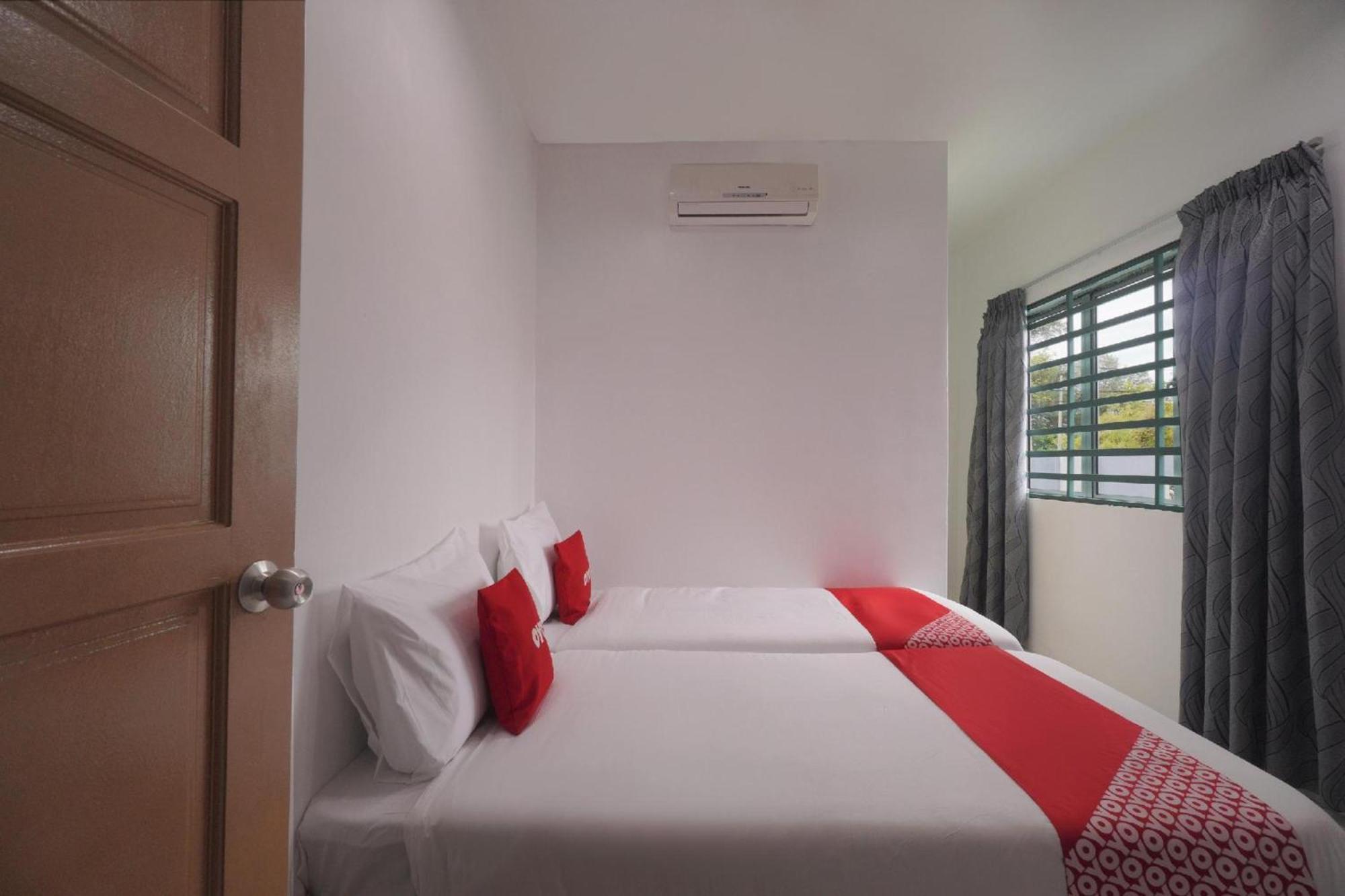 Oyo 91089 Motel Fasa 2B Seri Manjung Kültér fotó